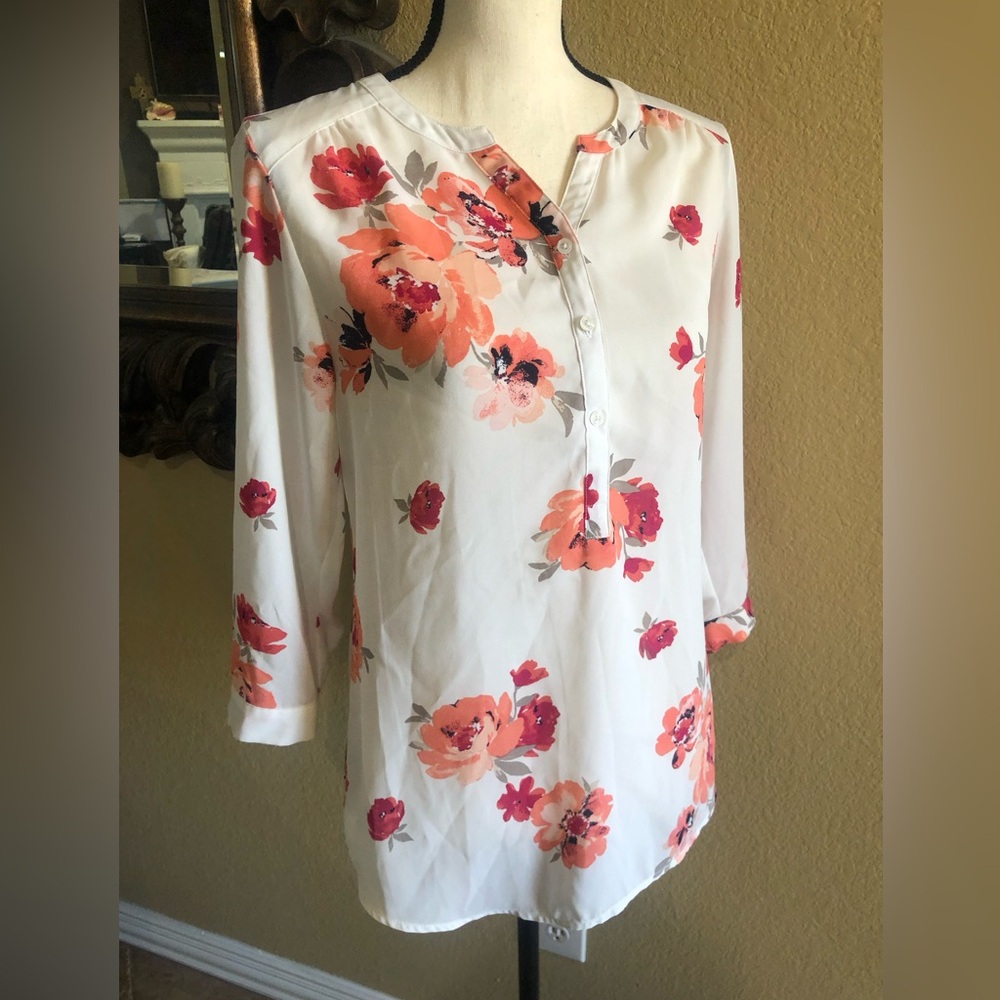 Van Heusen women’s 3/4 sleeve top‎ size x-small